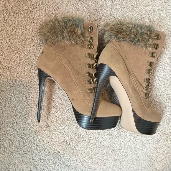 Boots with the Fur… - Picture 2 of 2